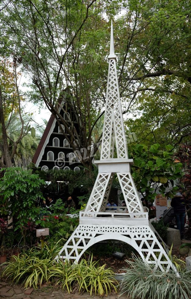 Eiffel Tower in Carton King