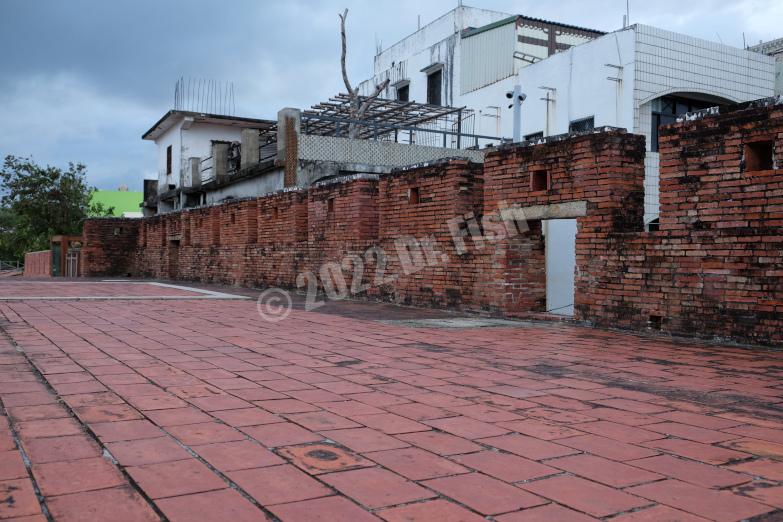 Hengchun west gate battlements