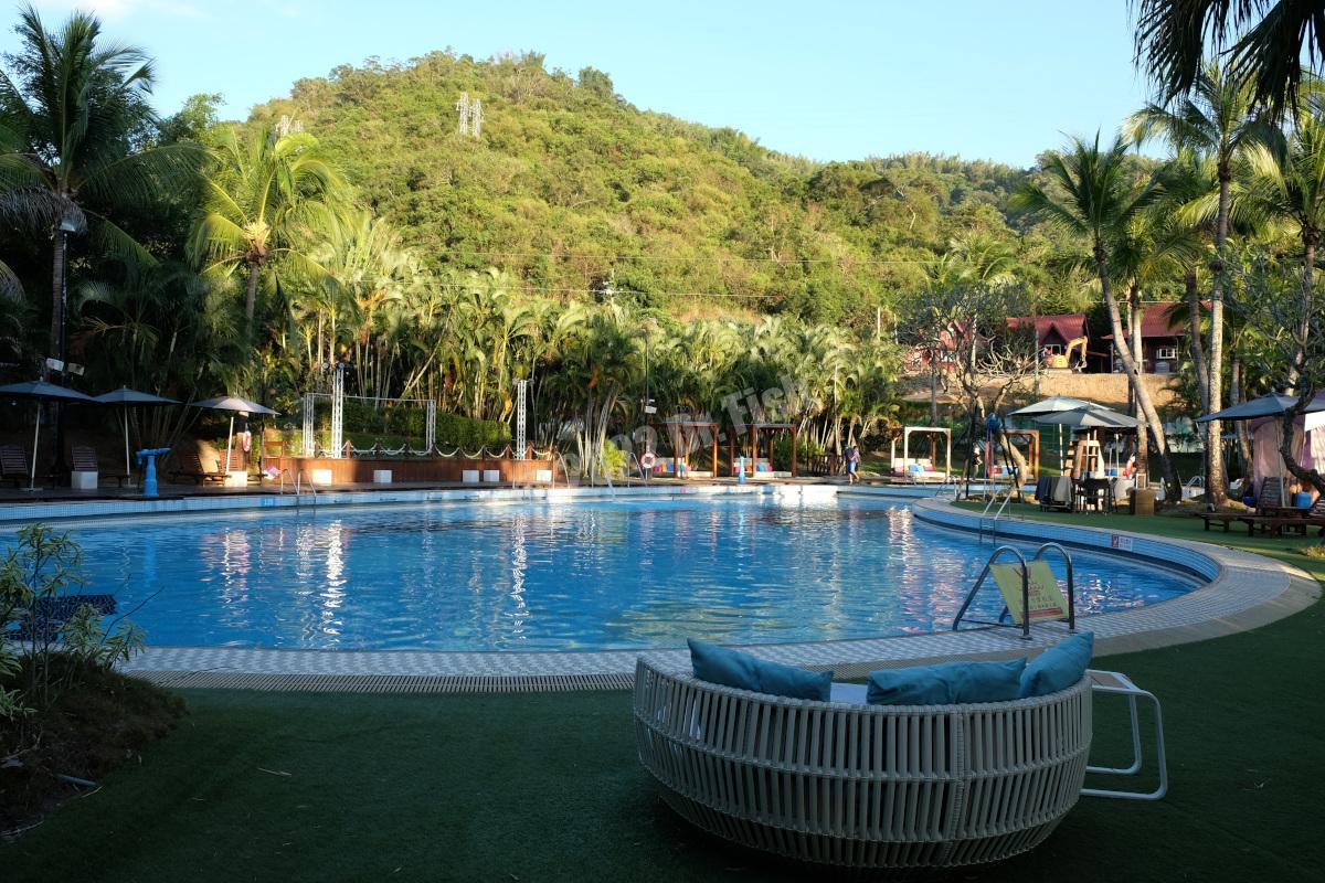swimming pool in hotel cham cham