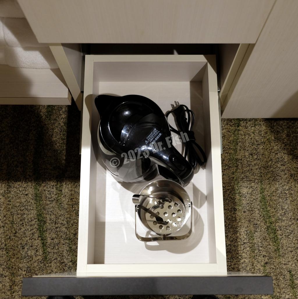 electric kettle in the twin room of JR Inn Sapporo South
