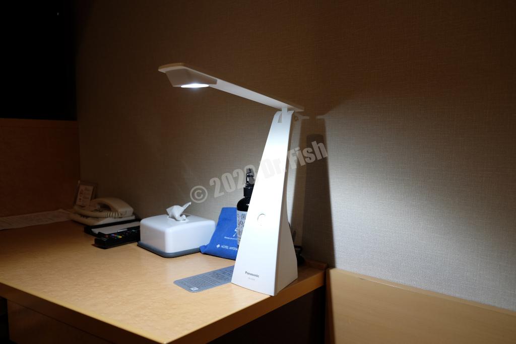 desk lamp in the room of the HOTEL MYSTAYS Hakodate Goryokaku