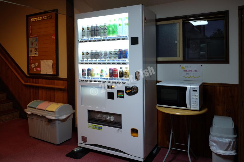 microwave and vending machine in Pension Ohno