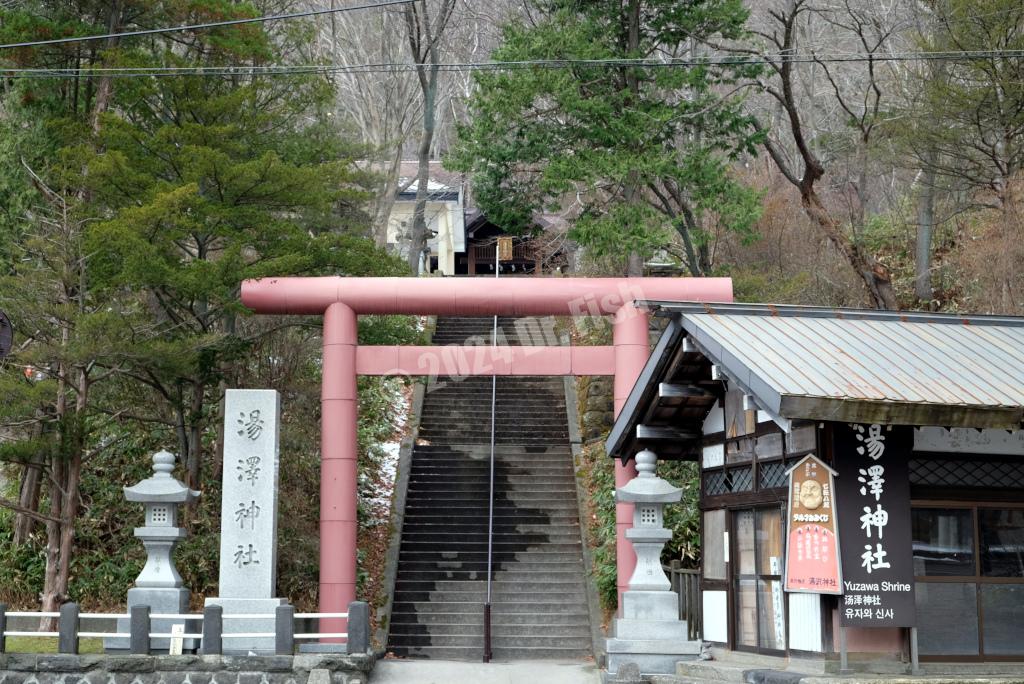 Yuzawa Shrine on the Noboribetsu onsen street