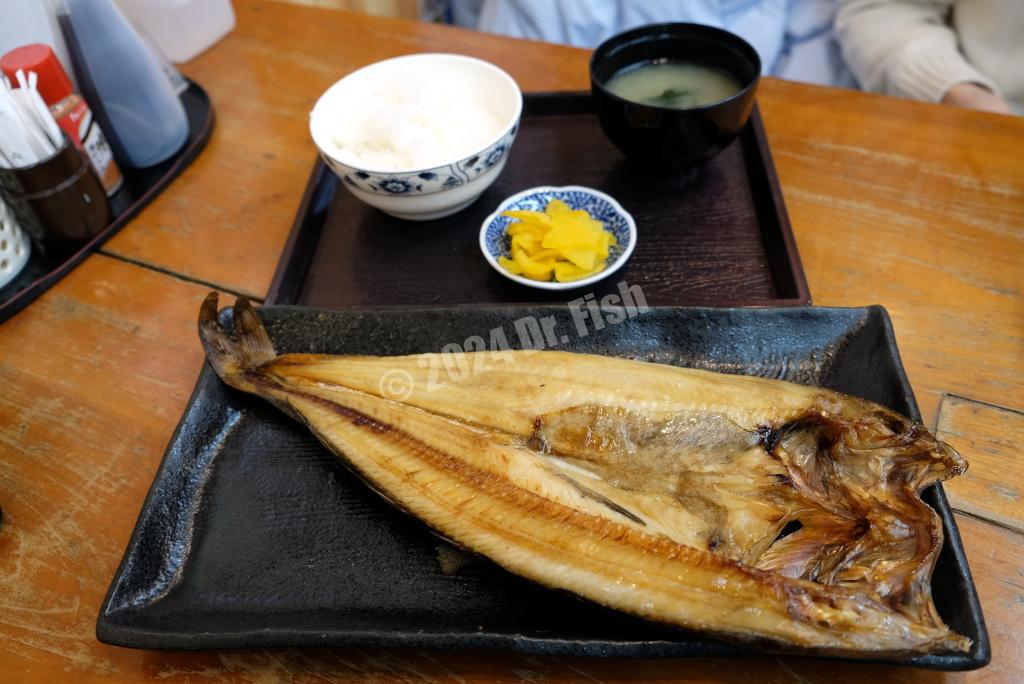 grilled fish set in the Otaru ezoya