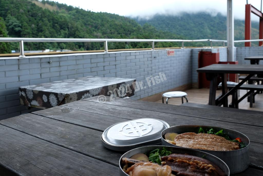 dining area with view in the Fenqihu hotel