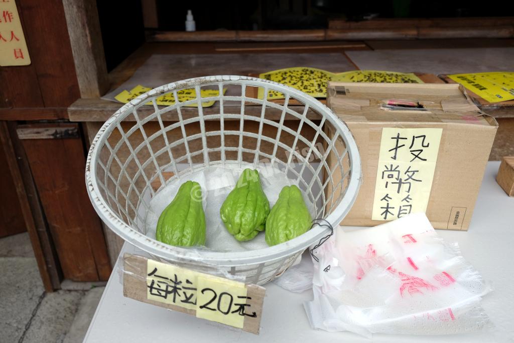 selling chayote on the Fenqihu lower old street