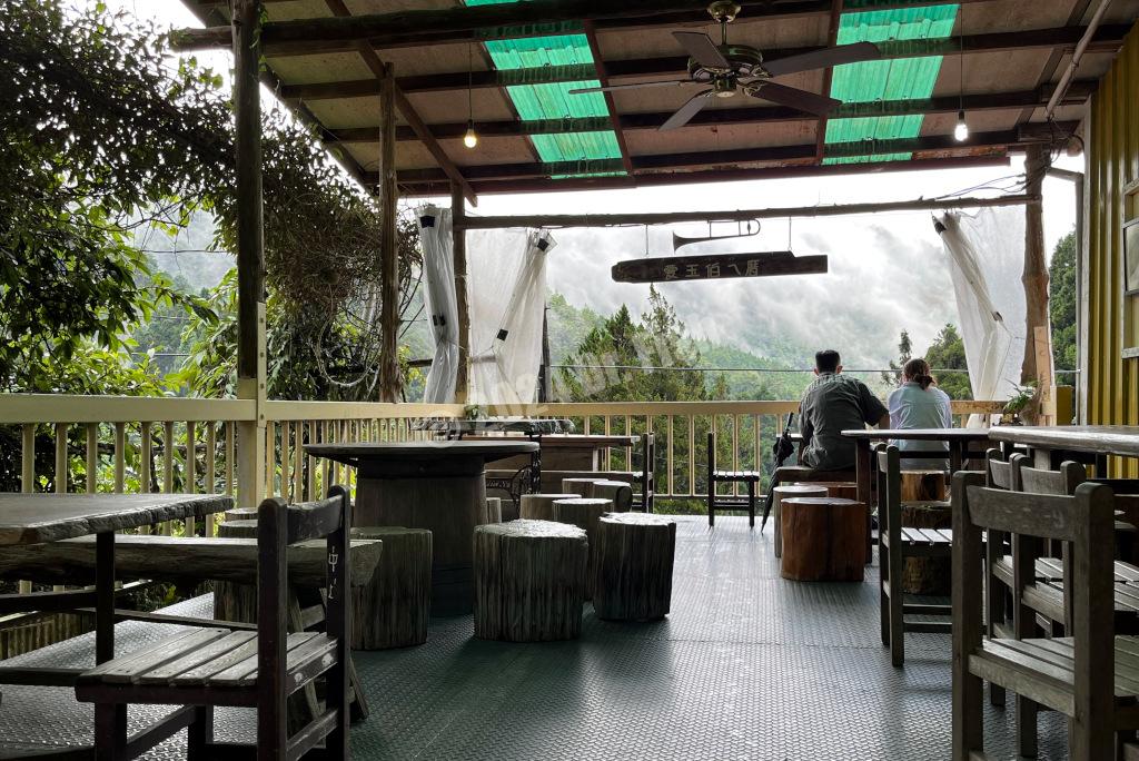 dining area in the Uncle Aiyu Jelly in Fenqihu